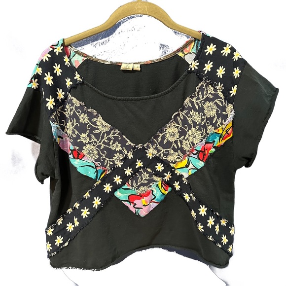 Urban Outfitters Cropped Short a Sleeve Top Medium - Picture 1 of 5